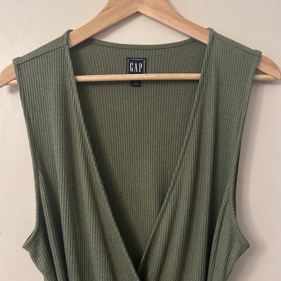 Green wrap top (size large) - Picture 2 of 4